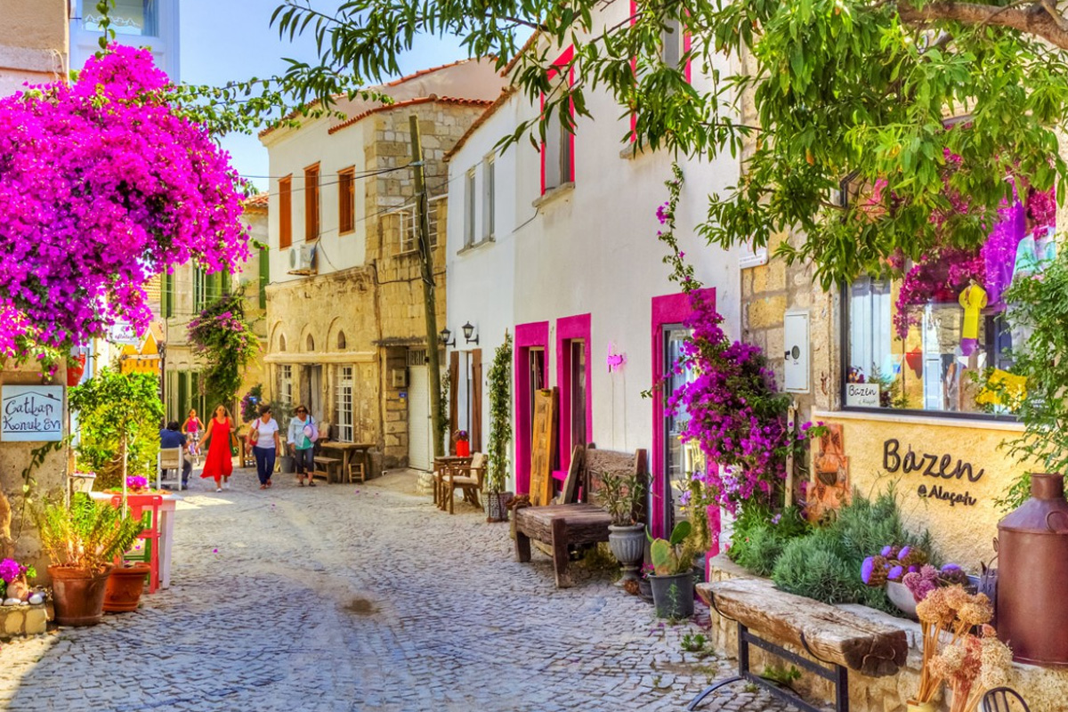 Alaçatı Kemalpaşa Caddesi
